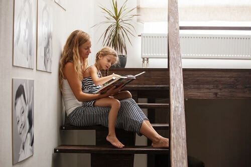 Mother with custody of her daughter